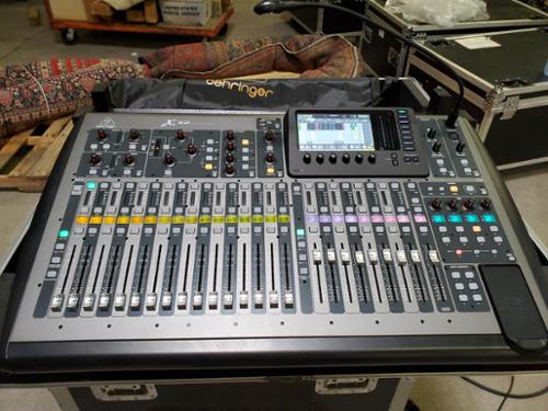 This console is like new. Bought it, put it in the case and the plague hit. Stopped doing sound after the petulance moved on. I don't think it's been used.  Comes with console, console light, dust cover and road case.
 
Located at Freq City Sound 4650 Baker St Cincinnati OH 45212  I can ship on a pa